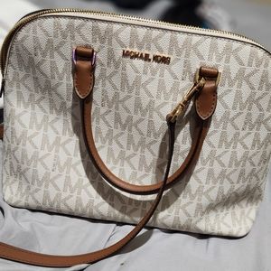 Micheal kors purse